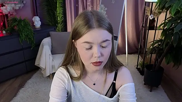 Lina deels online show from June 26, 7:07 pm