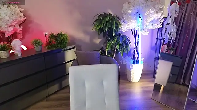 Lina deels online show from July 11, 7:49 pm