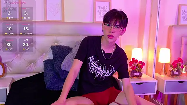 Snapshot of Kim_Adrien chatting on June 4, 3:34 am Kim Adrien online show from June 4, 3:34 am