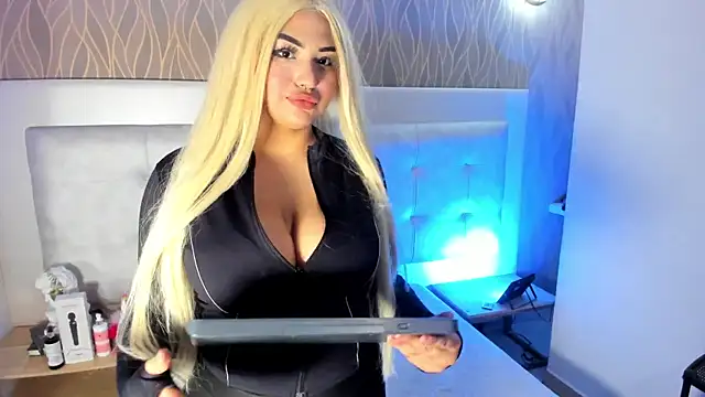 NaomiWhite  online show from June 13, 8:07 pm