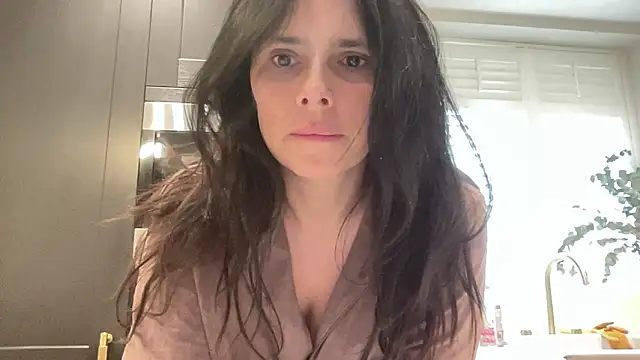 JadeLucy online show from June 11, 7:17 am