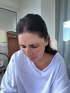 Snapshot of JadeLucy chatting on July 24, 1:20 pm JadeLucy online show from July 24, 1:20 pm
