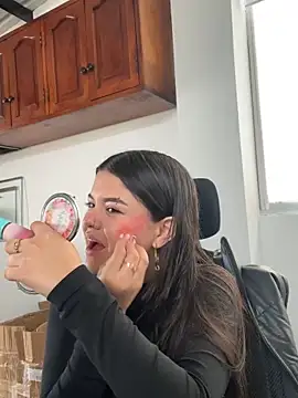 Snapshot of Camila_Duarte_2 chatting on June 10, 2:27 pm Camila Duarte 2 online show from June 10, 2:27 pm
