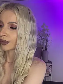 Snapshot of JulliaAly chatting on June 10, 7:13 pm JulliaAly online show from June 10, 7:13 pm