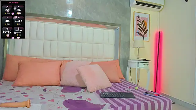 DanniValencia online show from June 13, 7:34 pm