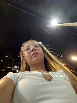 Sexy emily outdoors  online show from June 11, 12:43 am