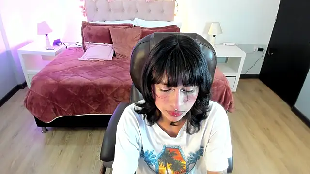 kat cute   online show from June 17, 3:09 am