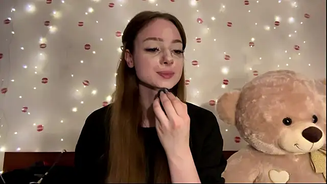 Snapshot of itskylieee chatting on June 10, 10:25 am itskylieee online show from June 10, 10:25 am