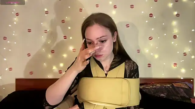 itskylieee online show from June 21, 10:29 am