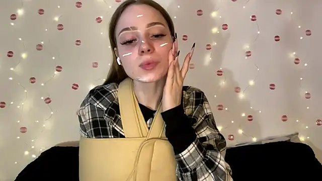itskylieee online show from June 30, 12:39 pm