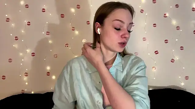itskylieee online show from July 19, 9:13 am