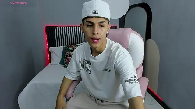 Axel Mendozaa online show from June 24, 8:08 pm