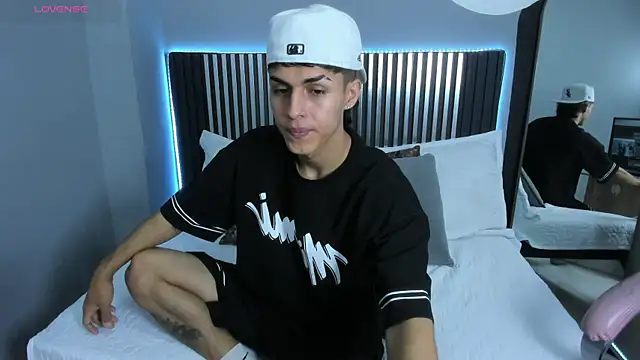 Axel Mendozaa online show from July 22, 7:27 pm