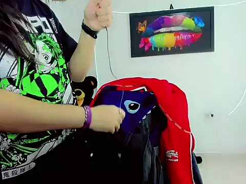 Snapshot of maddison_ivannova chatting on June 6, 3:55 am maddison ivannova online show from June 6, 3:55 am