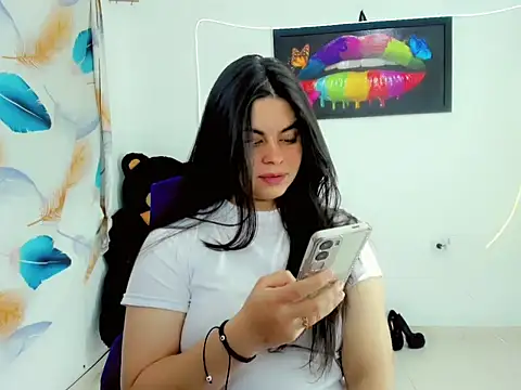 Snapshot of maddison_ivannova chatting on June 8, 1:28 am maddison ivannova online show from June 8, 1:28 am