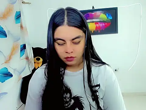 Snapshot of maddison_ivannova chatting on June 13, 3:37 am maddison ivannova online show from June 13, 3:37 am
