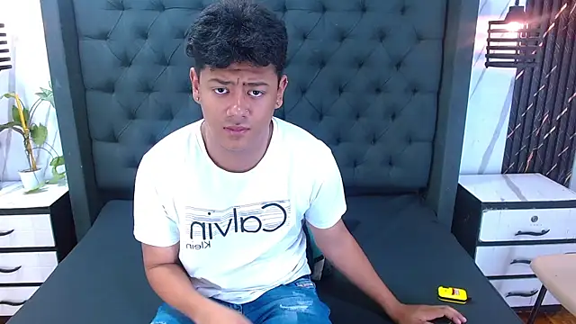 Snapshot of Asier_ chatting on June 8, 8:42 pm Asier online show from June 8, 8:42 pm