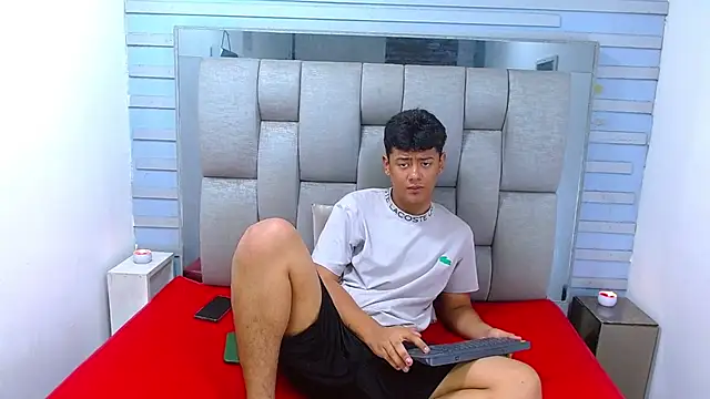 Snapshot of Asier_ chatting on June 10, 8:19 pm Asier online show from June 10, 8:19 pm