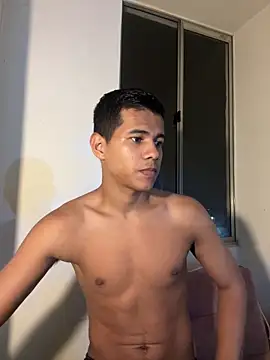 Snapshot of Andresfoxxxx chatting on June 4, 9:04 am Andresfoxxxx online show from June 4, 9:04 am