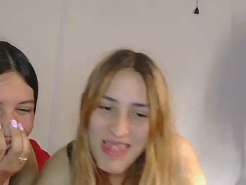 Snapshot of sweet_melatina chatting on July 16, 3:40 pm sweet melatina online show from July 16, 3:40 pm