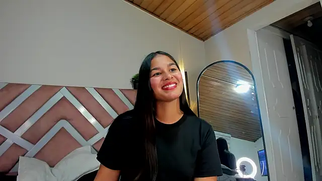 Snapshot of Layra_rous chatting on June 16, 3:53 am Layra rous online show from June 16, 3:53 am