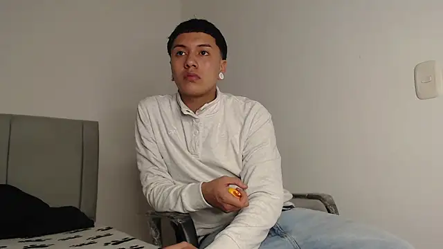 Owenn  blueee online show from June 6, 1:54 am