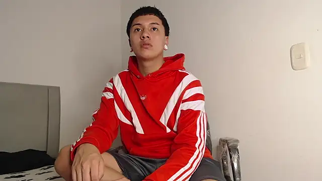 Owenn  blueee online show from June 12, 7:02 pm