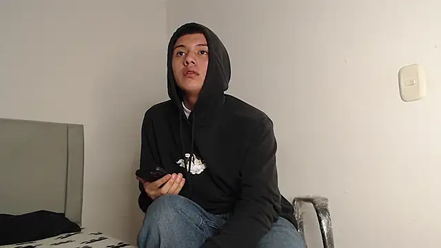 Owenn  blueee online show from June 13, 7:06 am