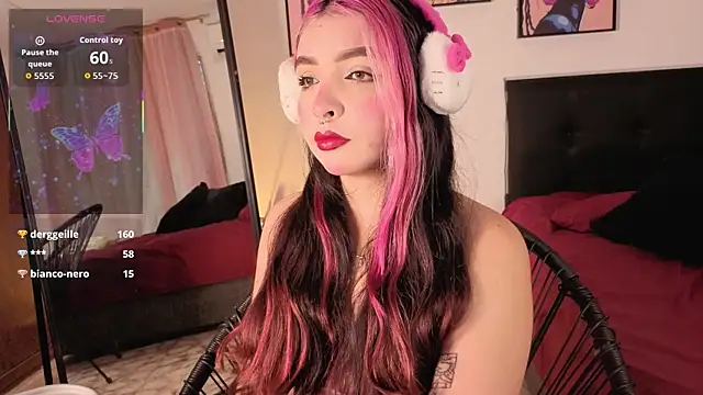 Snapshot of Maia_Mancini5 chatting on July 28, 8:12 pm Maia Mancini5 online show from July 28, 8:12 pm