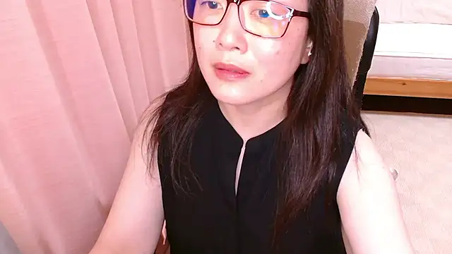 Snapshot of LENA-xo chatting on June 15, 3:36 pm LENA-xo online show from June 15, 3:36 pm