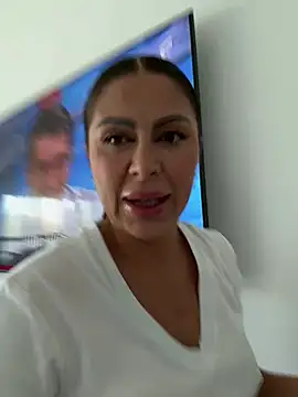 Snapshot of Evelyn_Anya chatting on June 13, 5:49 am Evelyn Anya online show from June 13, 5:49 am