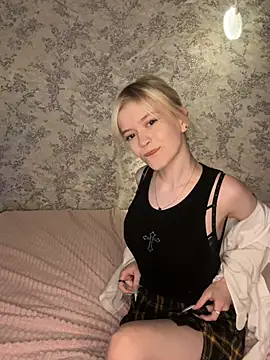 Velvet Chaos online show from June 12, 10:25 am