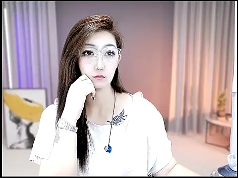 Snapshot of Mimi131499 chatting on June 24, 9:30 am Mimi131499 online show from June 24, 9:30 am