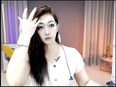 Snapshot of Mimi131499 chatting on June 26, 10:52 am Mimi131499 online show from June 26, 10:52 am