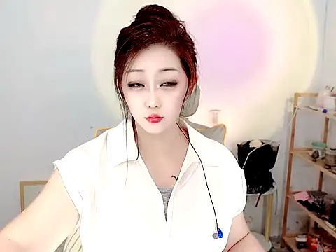 Snapshot of Mimi131499 chatting on July 24, 12:36 pm Mimi131499 online show from July 24, 12:36 pm