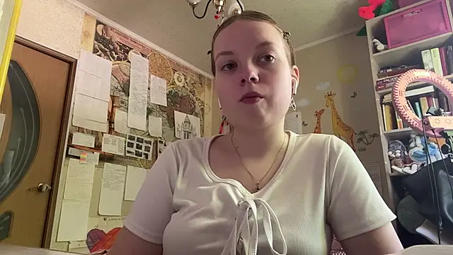 Snapshot of Aileyn chatting on June 10, 7:18 am Aileyn online show from June 10, 7:18 am
