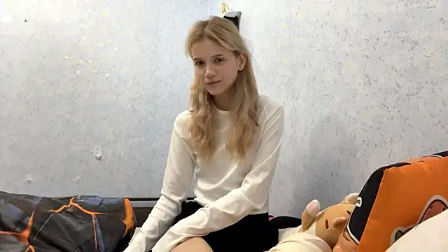 Snapshot of MandiKnife chatting on June 14, 2:08 pm MandiKnife online show from June 14, 2:08 pm