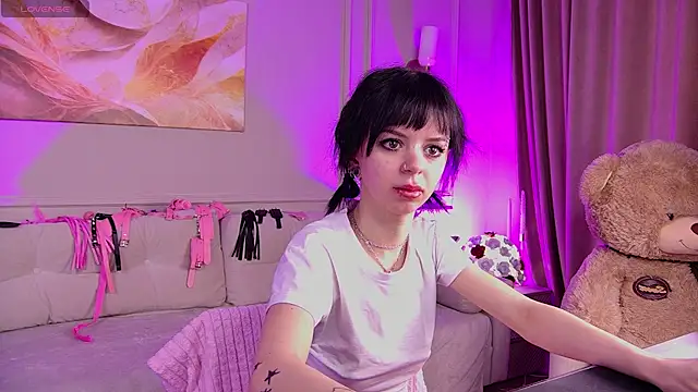 TwiggySmith online show from June 20, 9:23 am