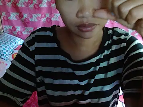 Snapshot of Itsme_Foxy_Shantale chatting on June 14, 11:40 pm Itsme Foxy Shantale online show from June 14, 11:40 pm