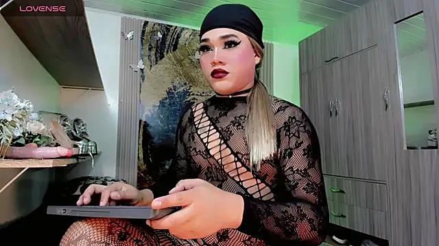 lisa armas online show from July 3, 3:57 am