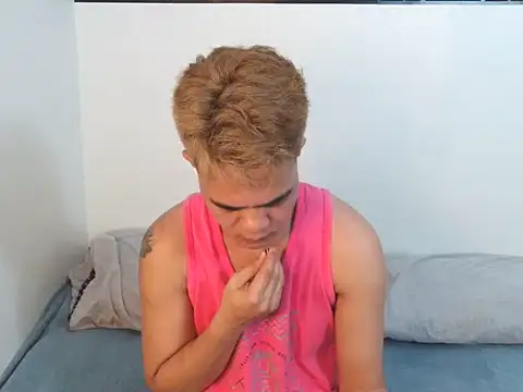 Snapshot of yourmikexxx chatting on June 14, 9:22 am yourmikexxx online show from June 14, 9:22 am