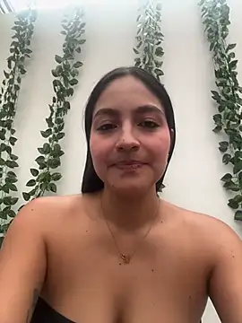 SophiCastro09  online show from July 18, 4:33 pm