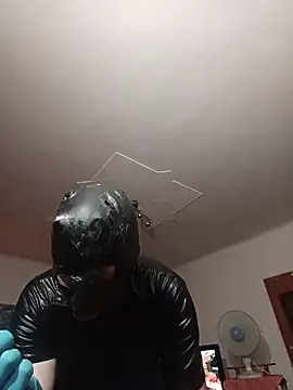 Snapshot of RubberFetischem chatting on June 8, 3:07 am RubberFetischem online show from June 8, 3:07 am