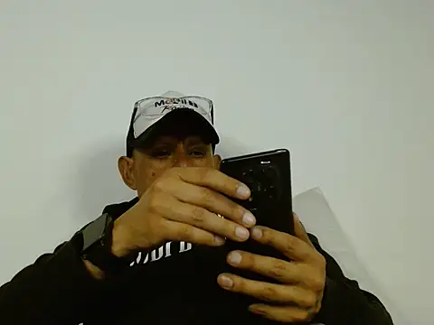 Snapshot of Alejo_cum42 chatting on June 13, 11:46 pm Alejo cum42 online show from June 13, 11:46 pm