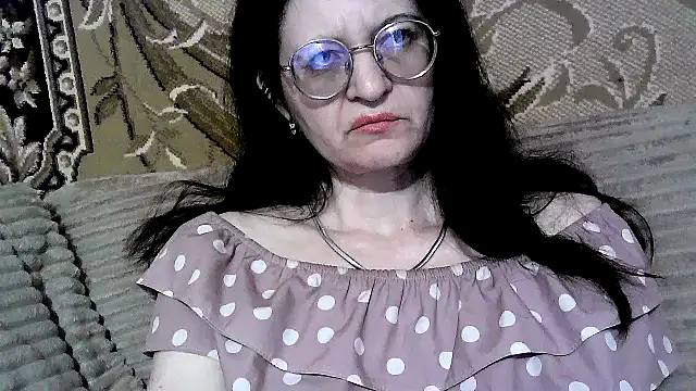 Snapshot of Dear_Annet chatting on June 13, 8:29 pm Dear Annet online show from June 13, 8:29 pm