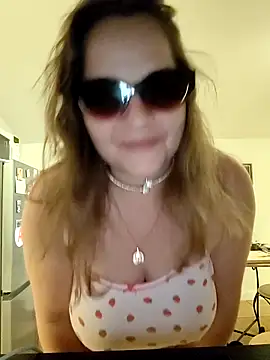 Snapshot of Minette_ chatting on June 11, 10:19 pm Minette online show from June 11, 10:19 pm