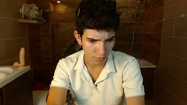 Snapshot of Zeus_Pire chatting on June 6, 7:29 pm Zeus Pire online show from June 6, 7:29 pm