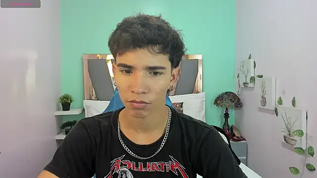 Snapshot of Zeus_Pire chatting on June 18, 7:40 pm Zeus Pire online show from June 18, 7:40 pm