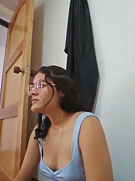 Emmaa- - online show from June 10, 8:08 pm