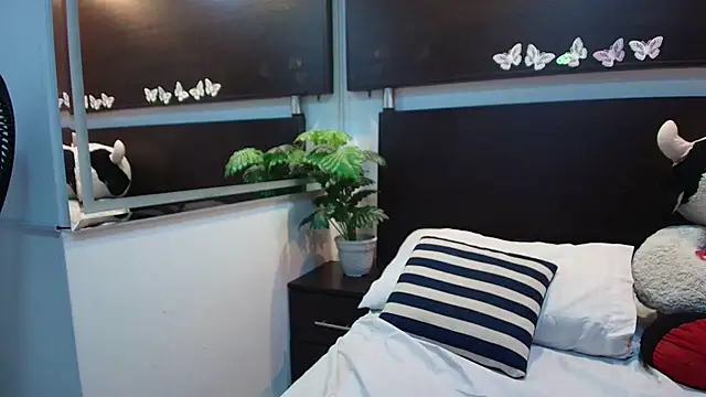 Snapshot of Chloe_boom chatting on June 11, 7:34 pm Chloe boom online show from June 11, 7:34 pm